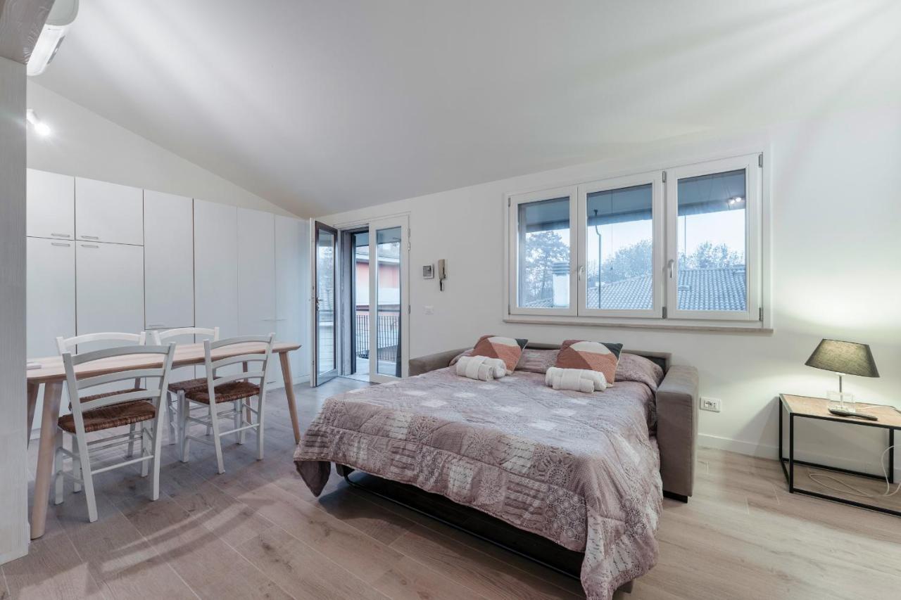 Casa Lugana 19 - Monolocale Con Piscina Direttamente A Lago シルミオーネ エクステリア 写真