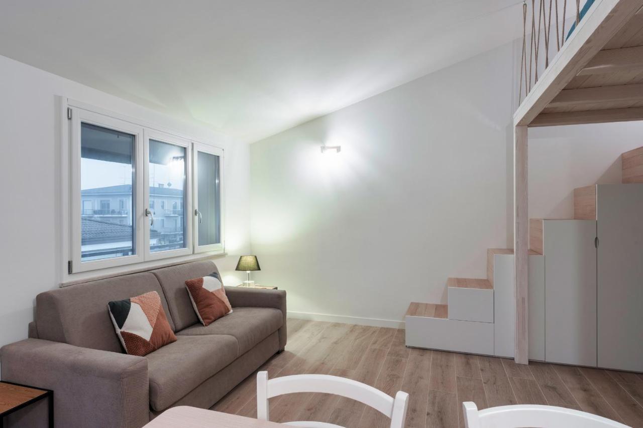 Casa Lugana 19 - Monolocale Con Piscina Direttamente A Lago シルミオーネ エクステリア 写真