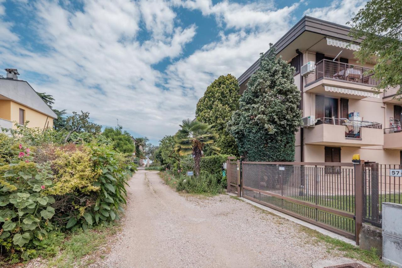 Casa Lugana 19 - Monolocale Con Piscina Direttamente A Lago シルミオーネ エクステリア 写真